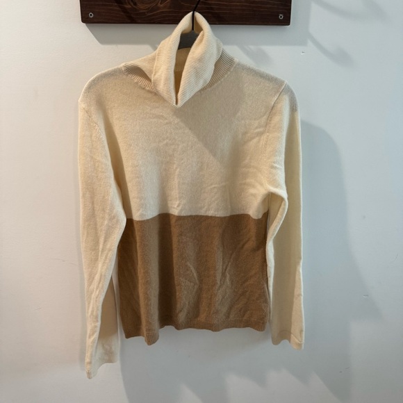 Garnet Hill Neutral Colorblock Cashmere Turtleneck Sweater Size Small - Picture 1 of 4